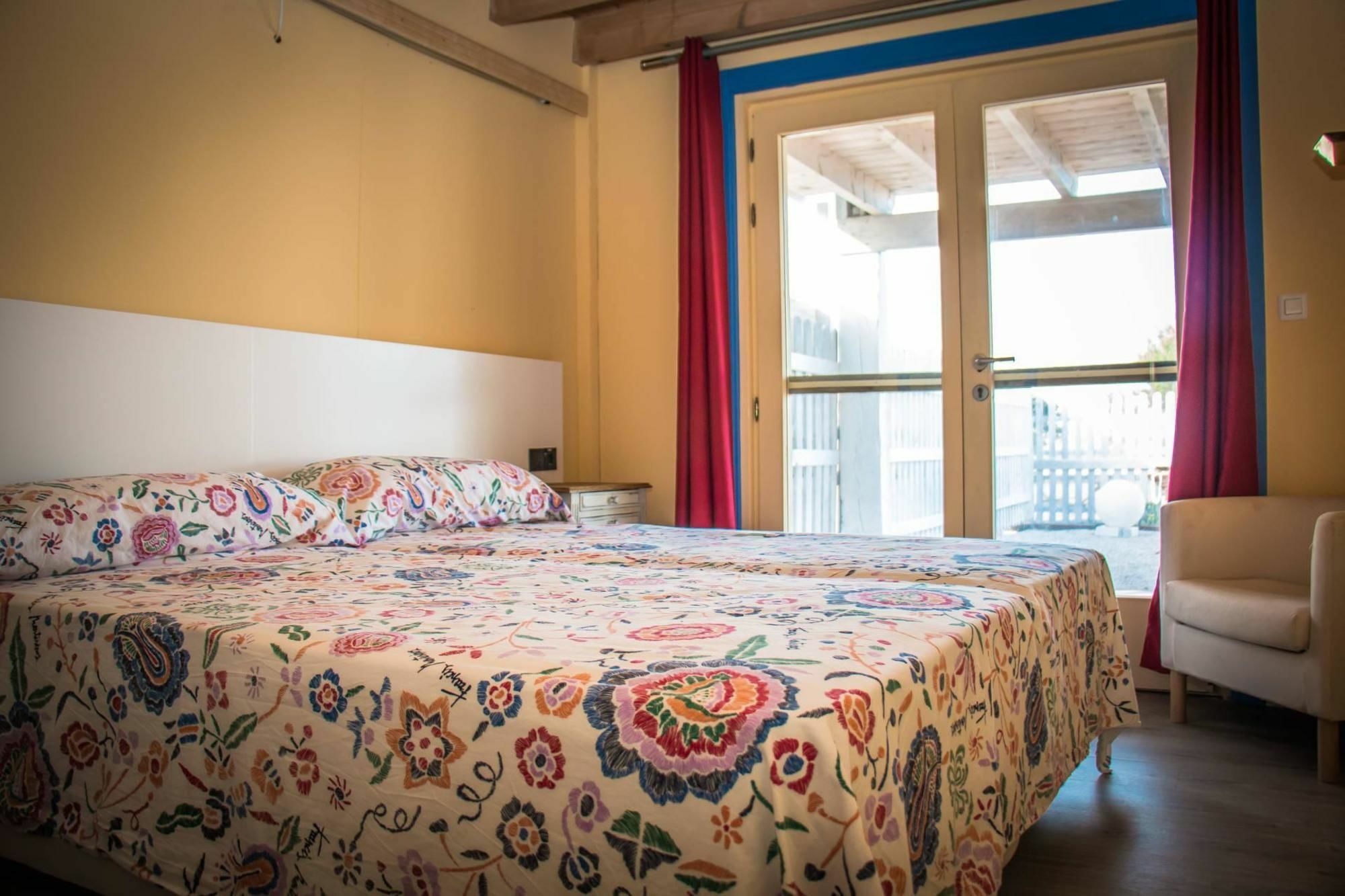 Aparthotel Oliwood Beach Олива Экстерьер фото